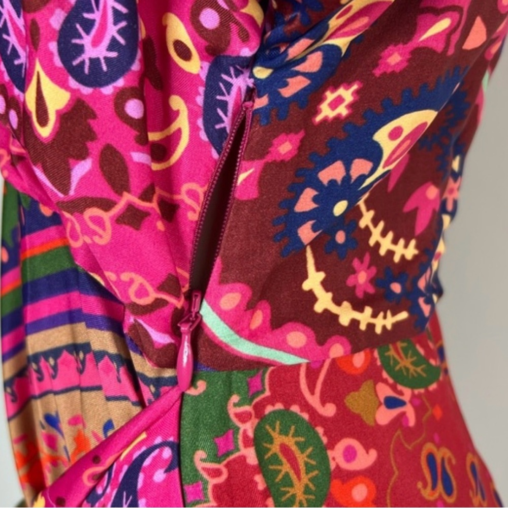 NWT Farm Rio Bandana midi dress
Vibrant Multicolor Wrap Dress - Picture 4 of 14
